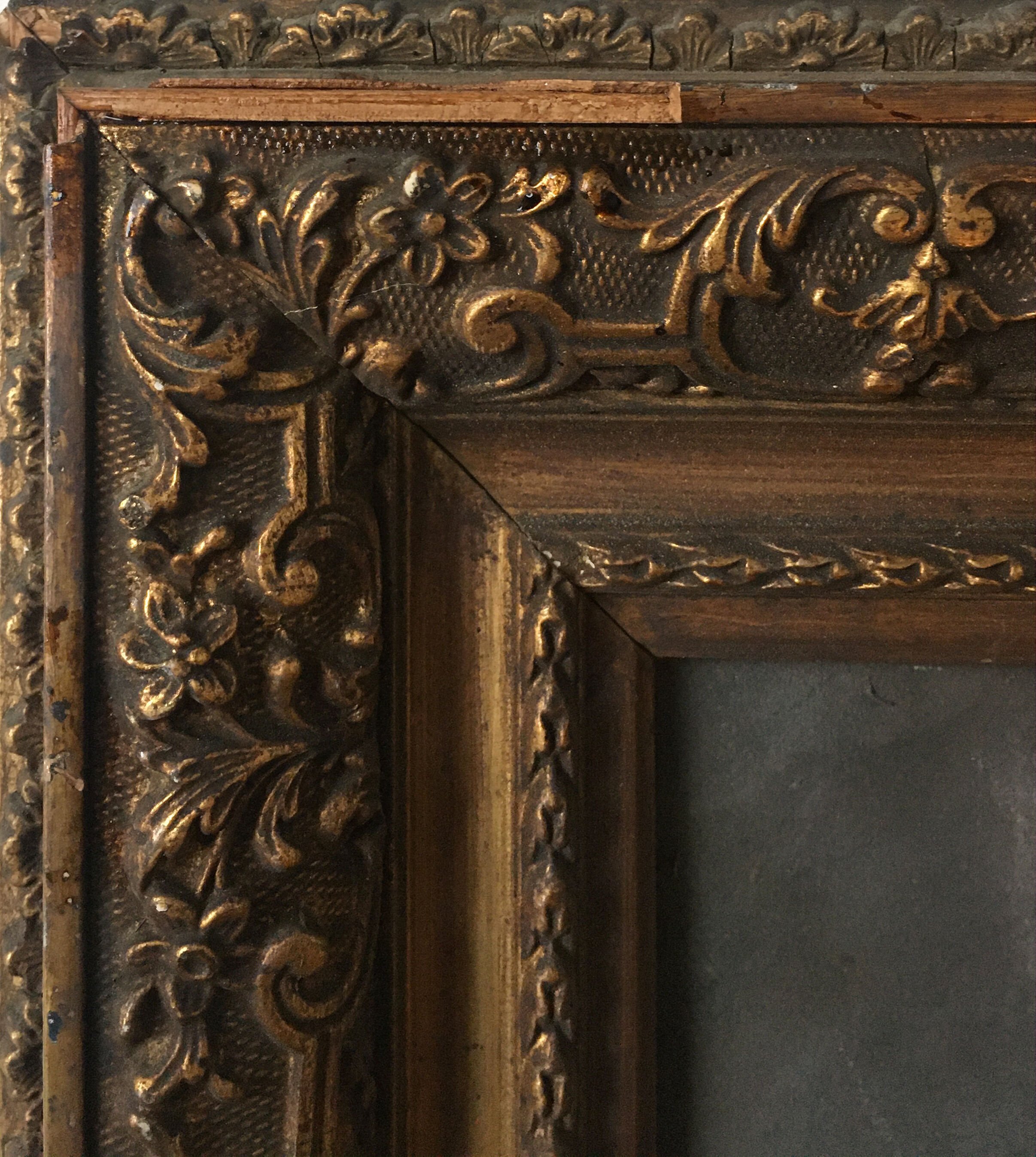 Table XIX - Family Portrait "Elegant in White Dress" - Frame