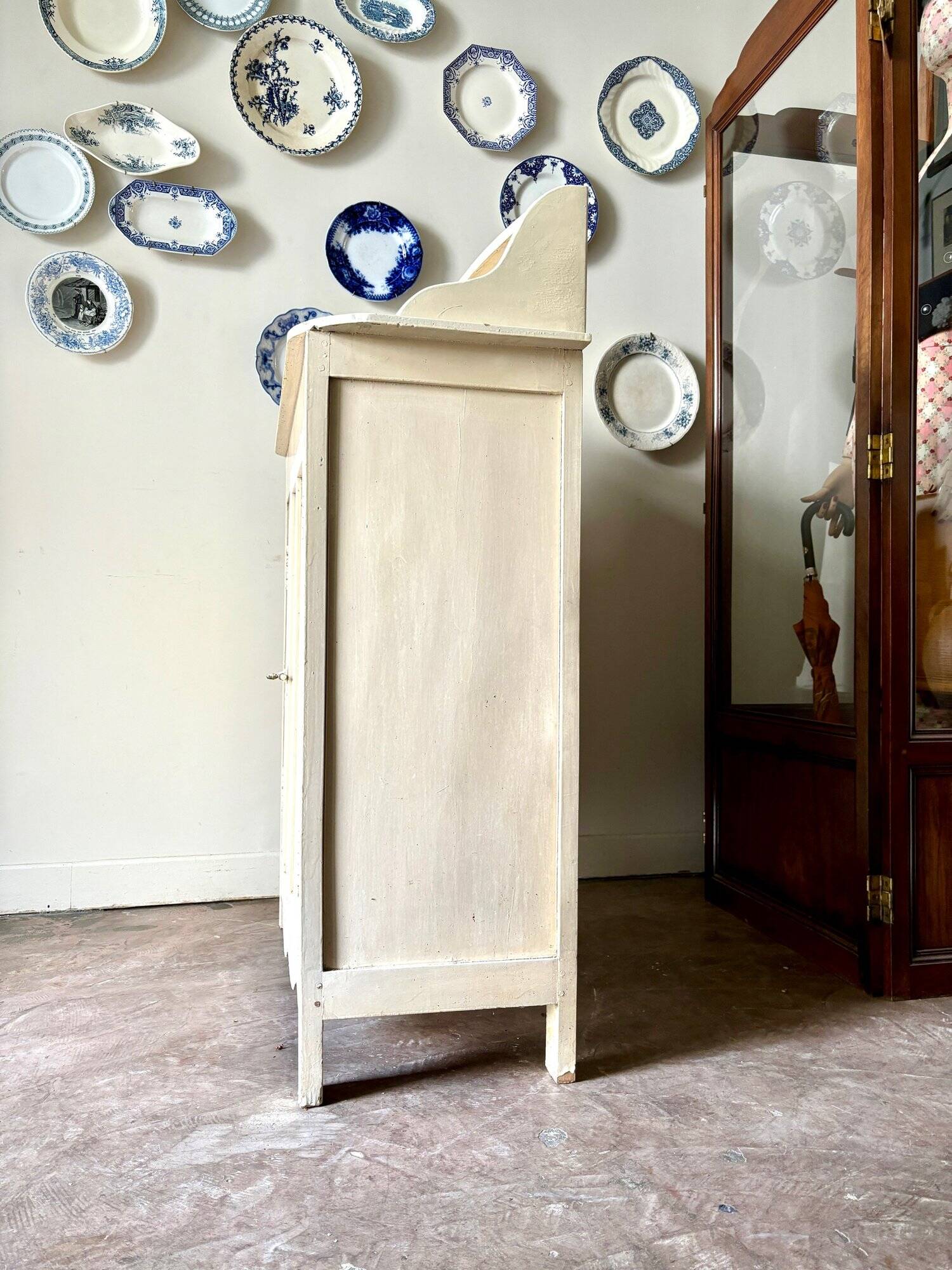 Confiturier, buffet 2 portes en bois beige