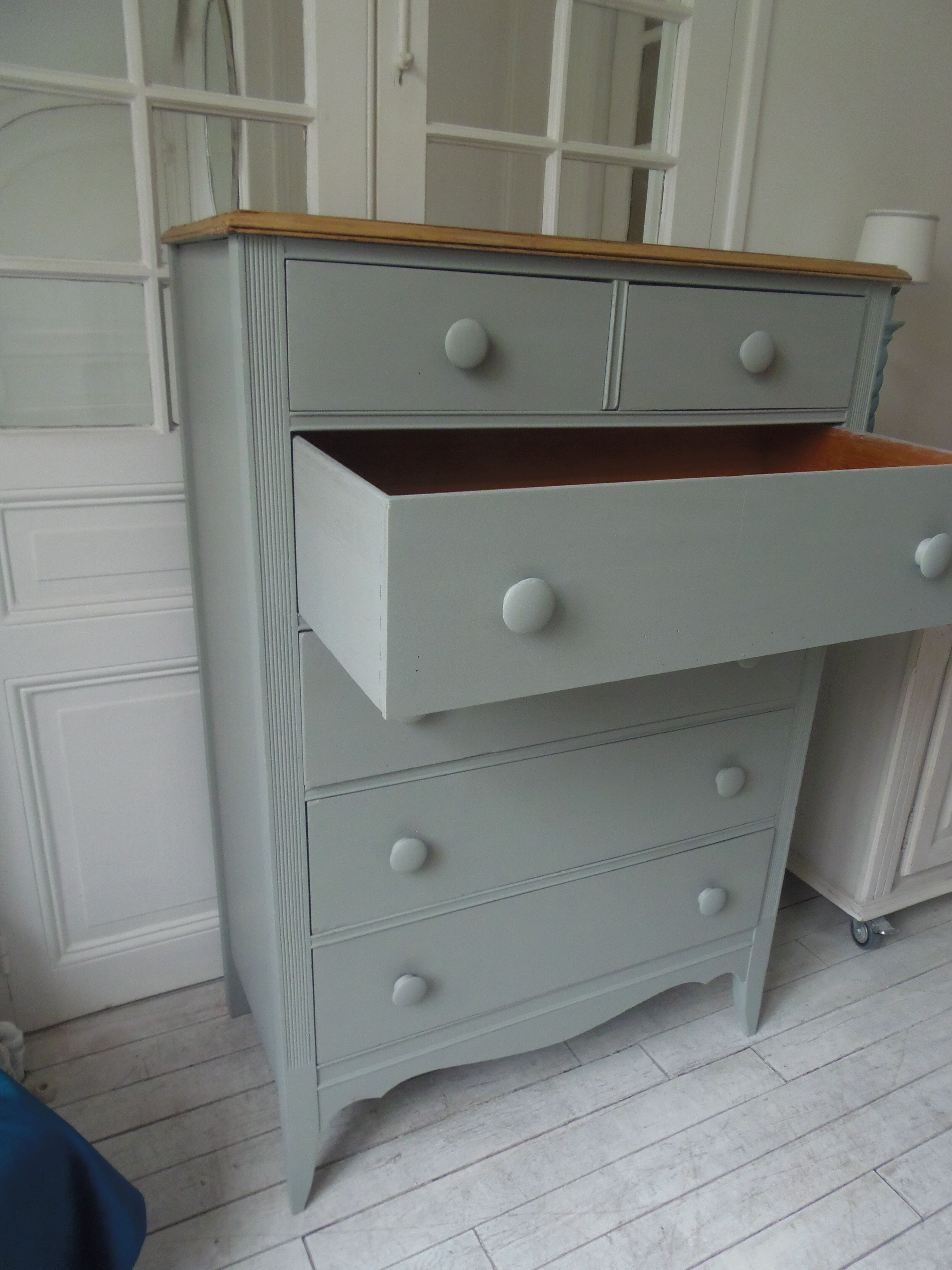 Vintage chest of drawers green gray, 5 drawers, wooden top.