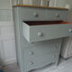 Commode vintage vert de gris,5 tiroirs , plateau bois.