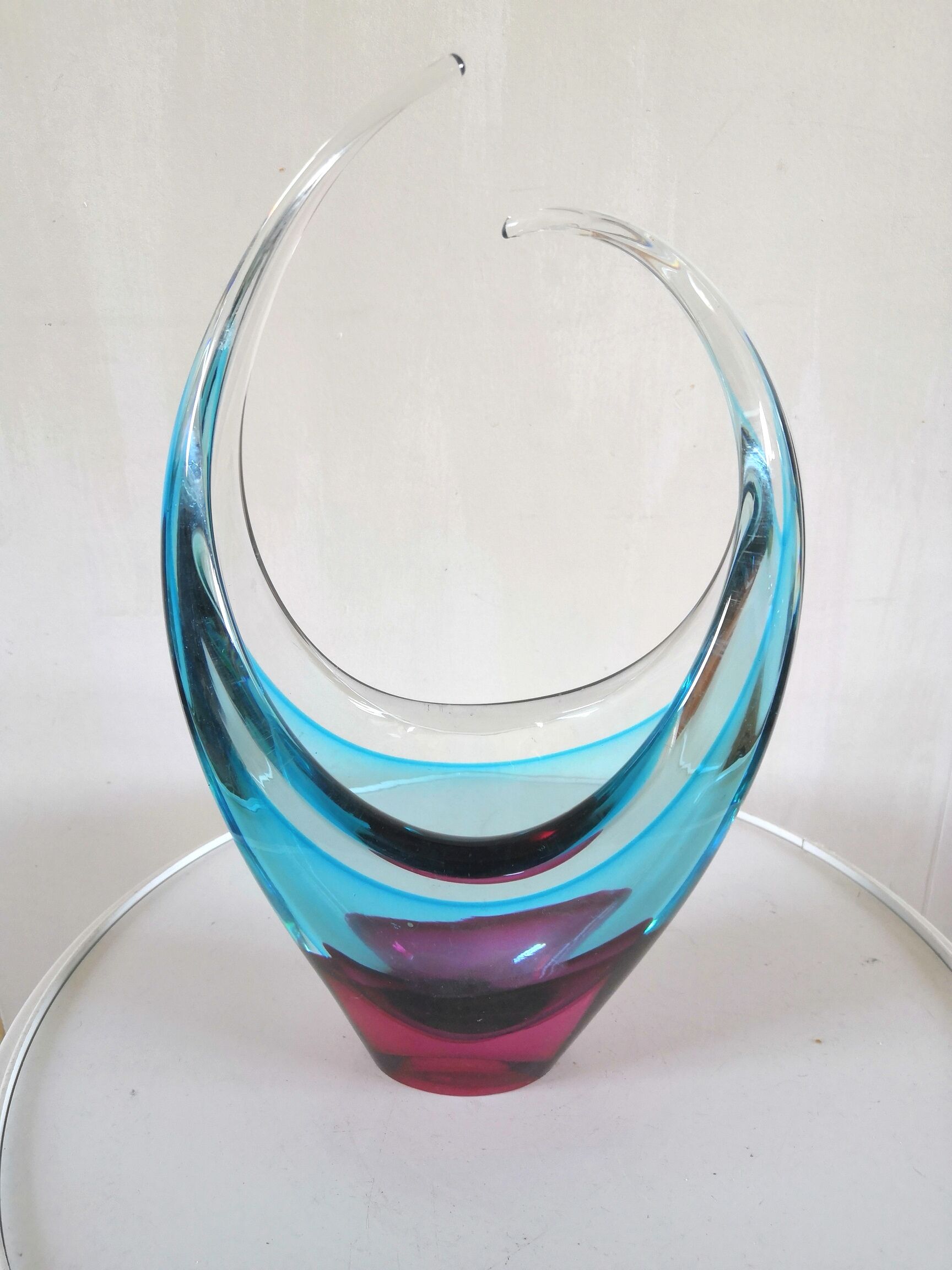 Two-tone glass vase design 70s signed La Vénitie, Nice