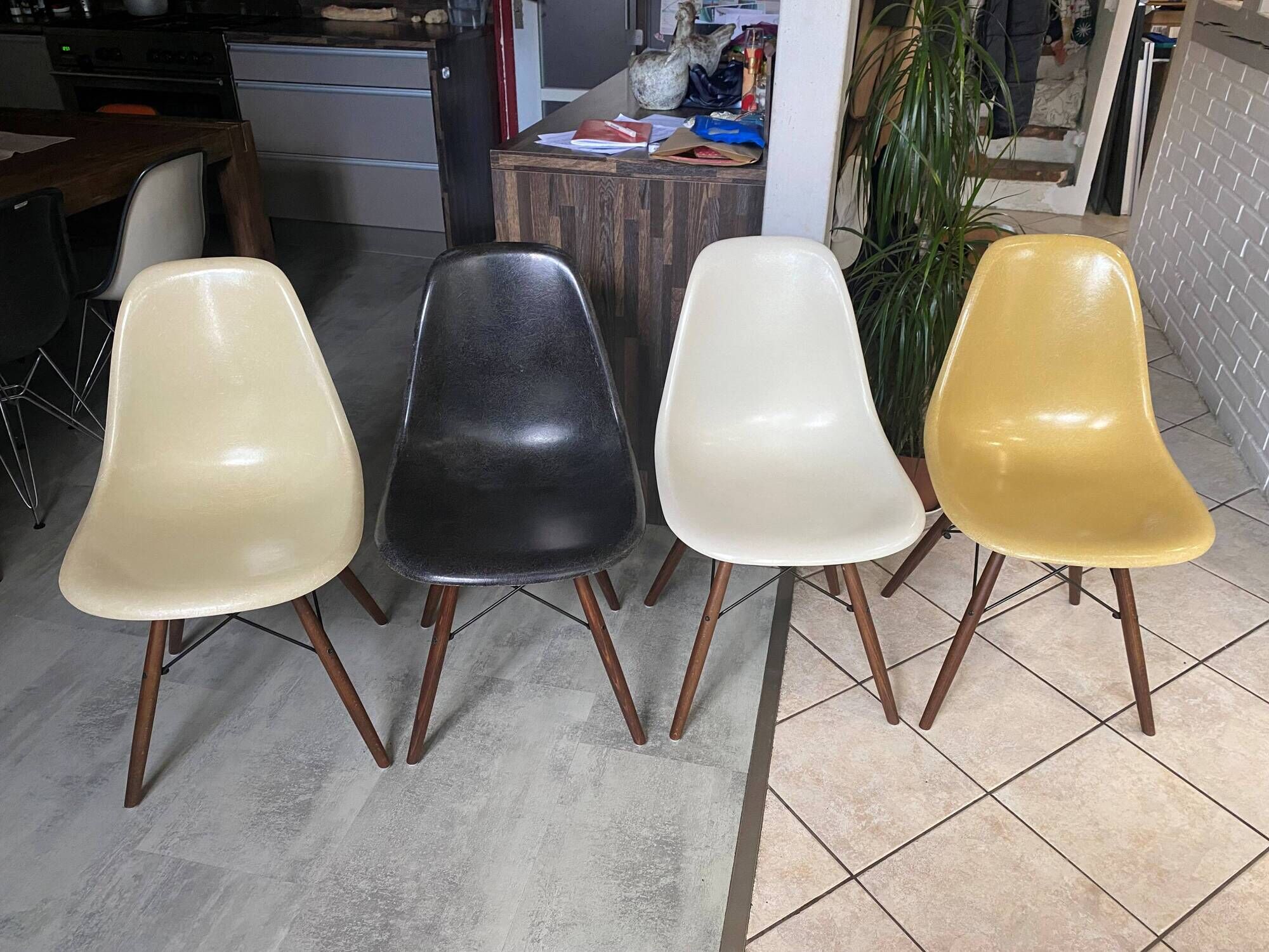 Lot 4 chaises dsw fibre noyer eames herman miller vintage