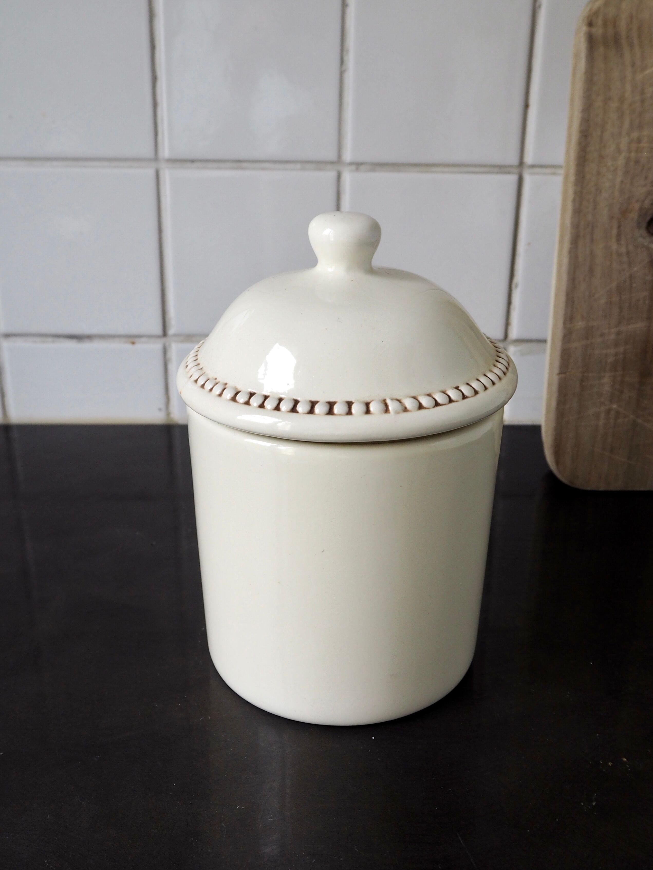 Ceramic pot with lid