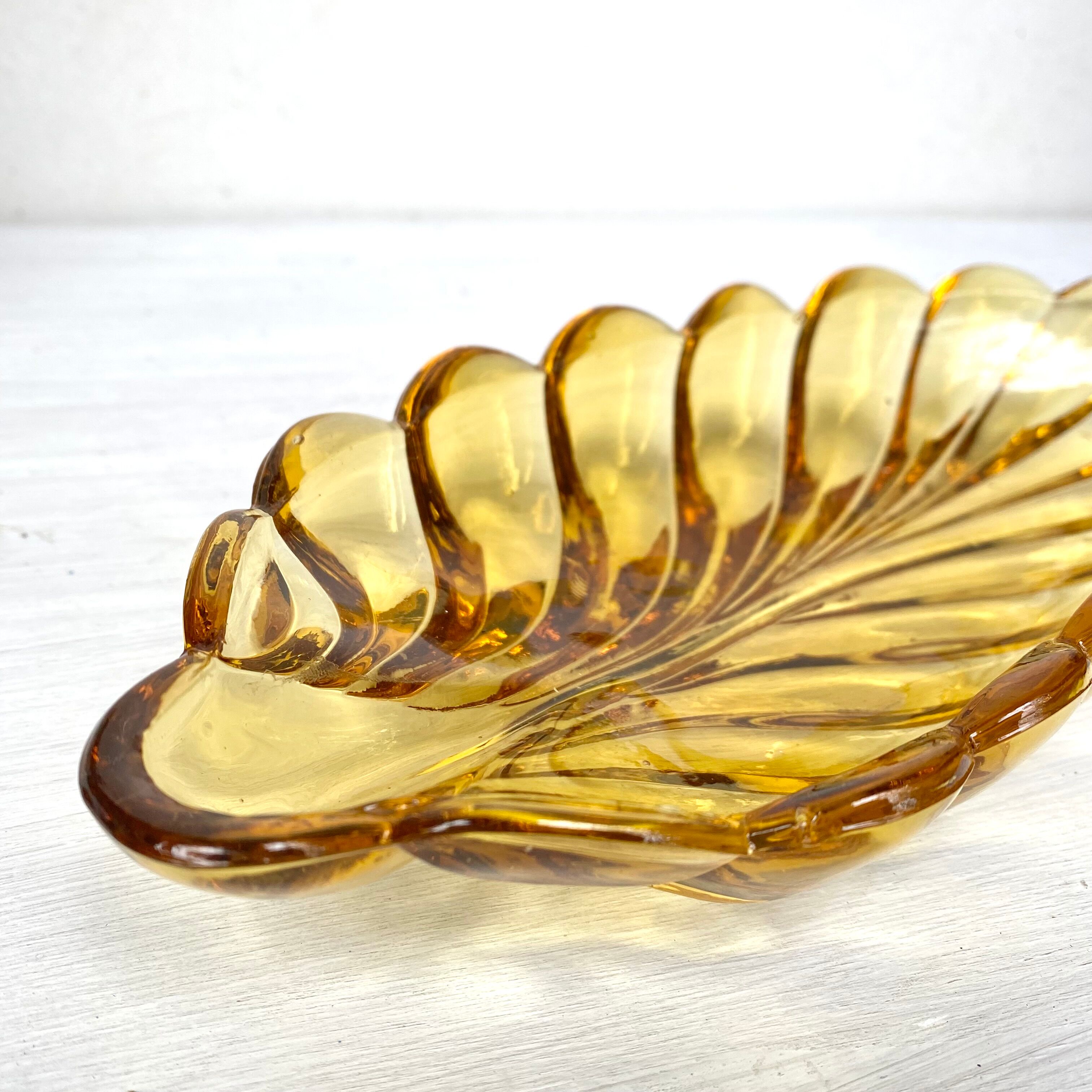 Empty glass sheet pocket