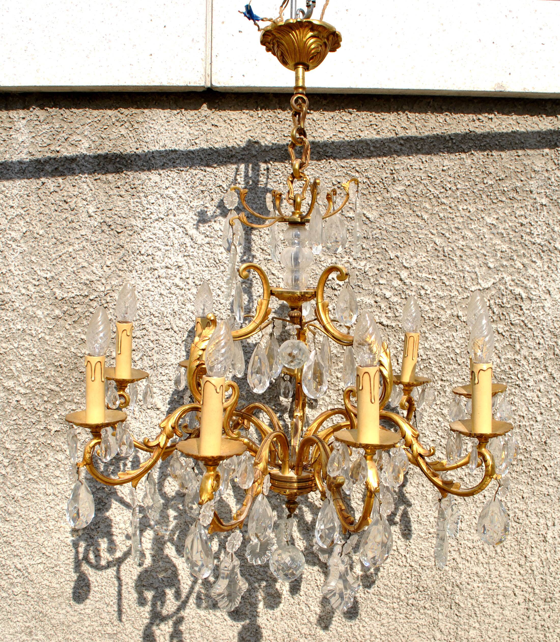 Lustre à pampilles 9 feux monumental en bronze doré et cristal suspension