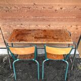 School desk with its 2 chairs