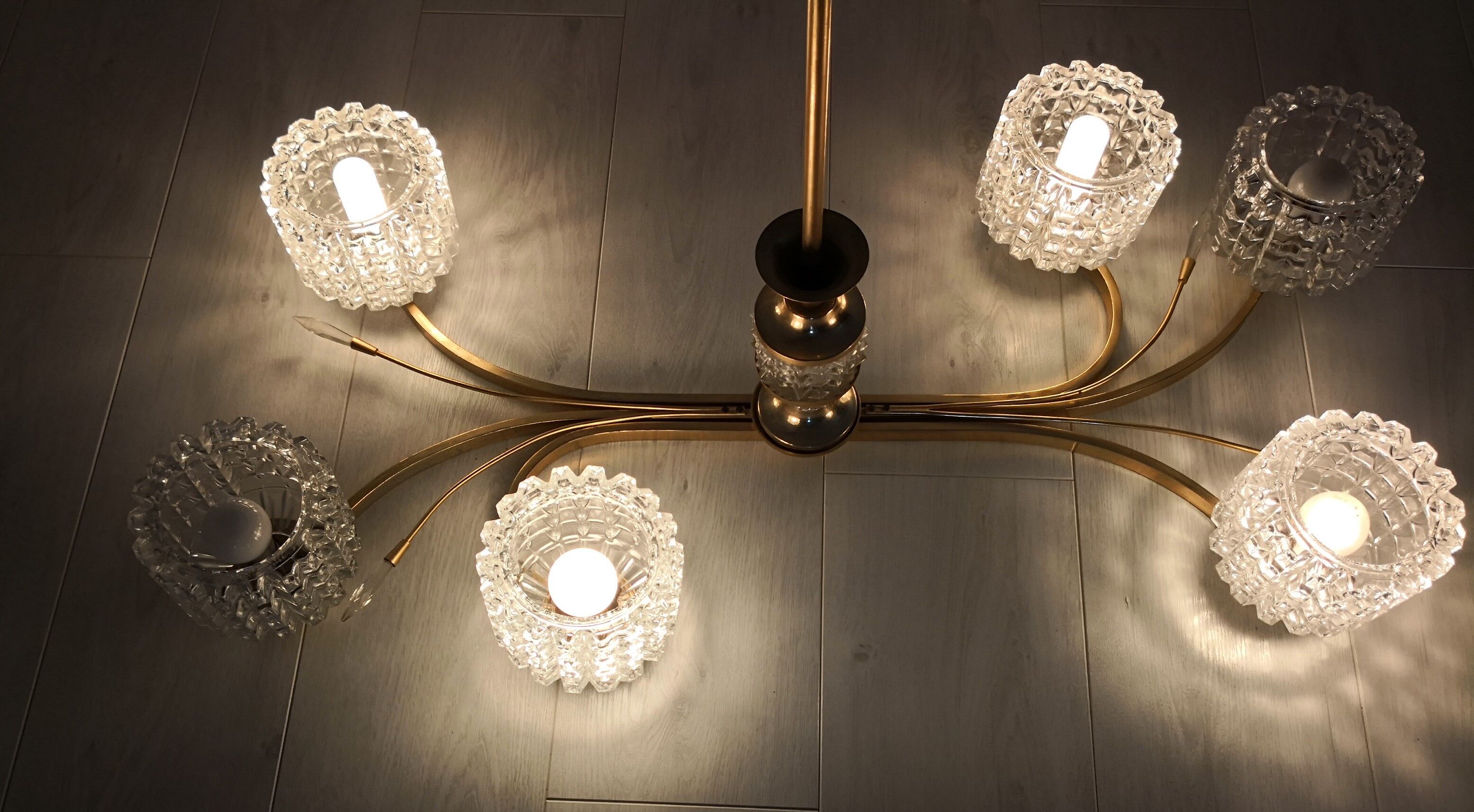 Luster 6 glass globes 60
