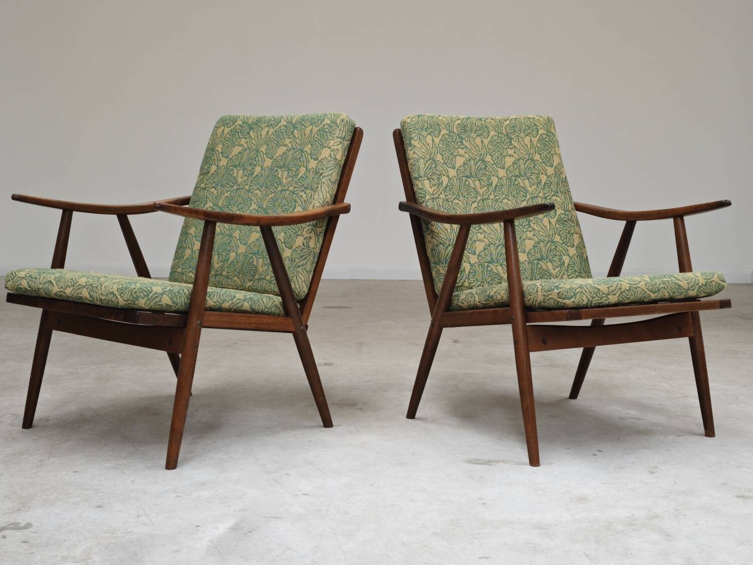 Pair of green flower boomerang armchairs by Antonin Suman for Ton (Thonet)