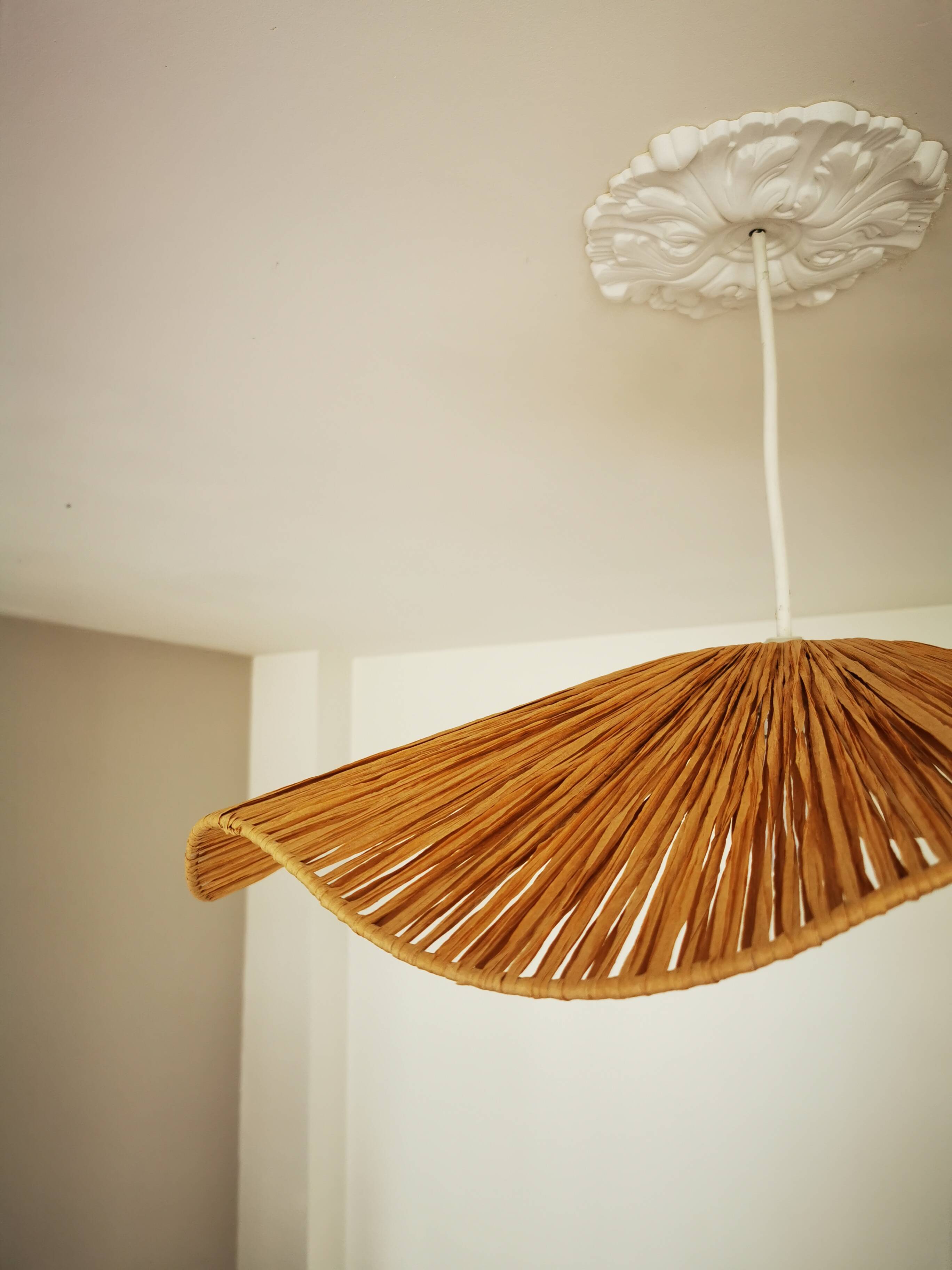 Suspension in raffia braided 65 cm