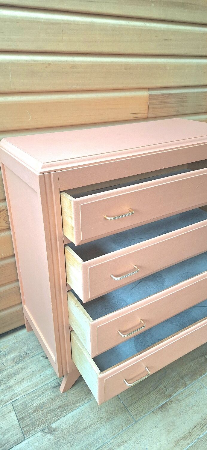 Pretty vintage salmon chest of drawers.