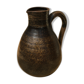 Sandstone pitcher