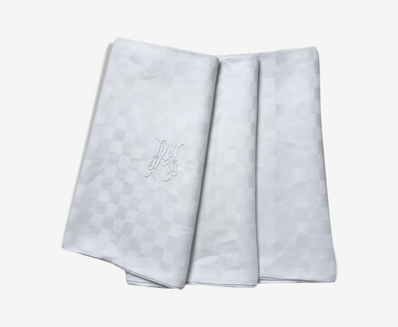 Nappe damassée rectangulaire, blanche à damiers monogrammée ma, 1m70x2m40.