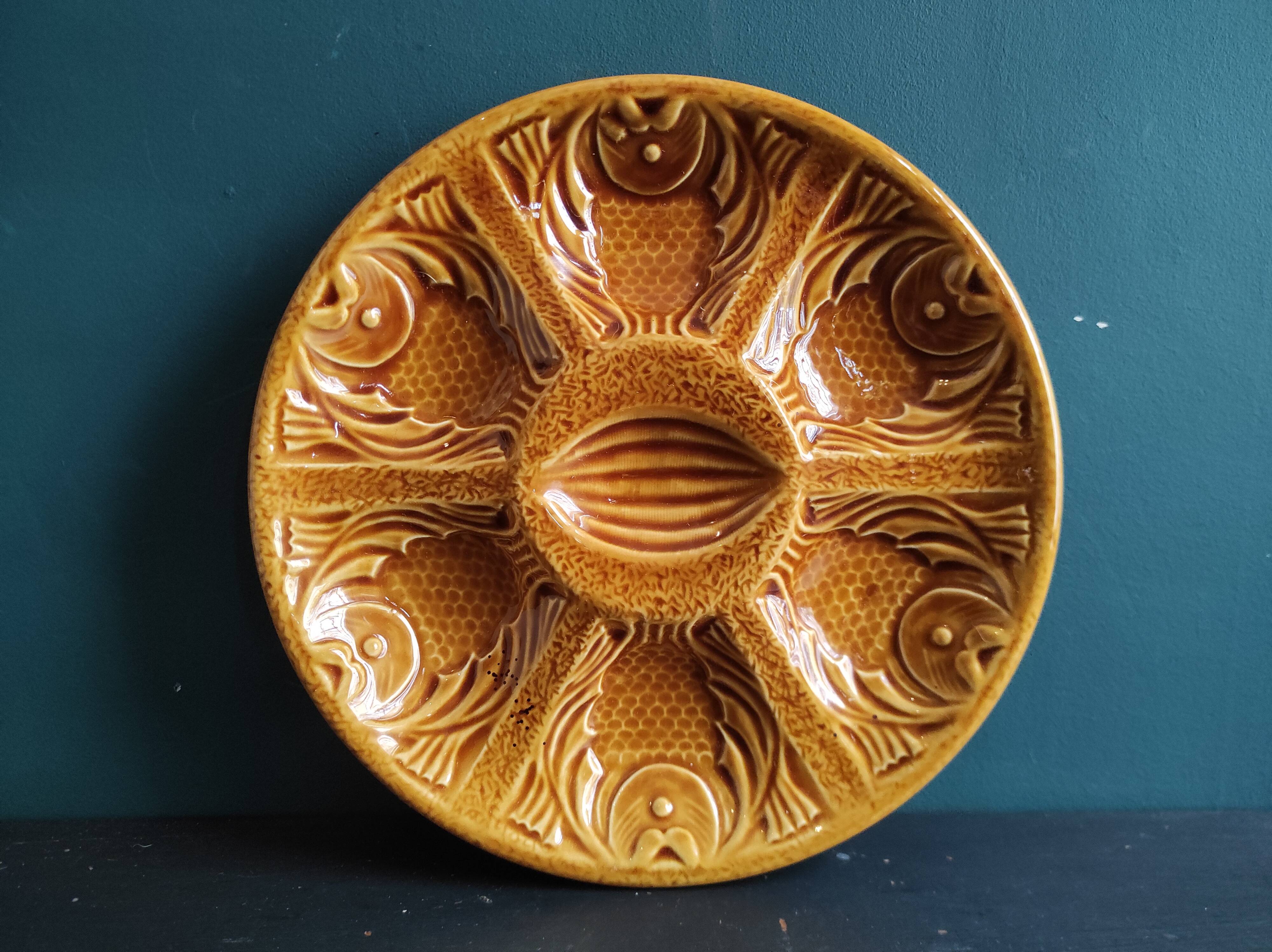 Vintage French amber oyster plate in Majolica decorated with fishes