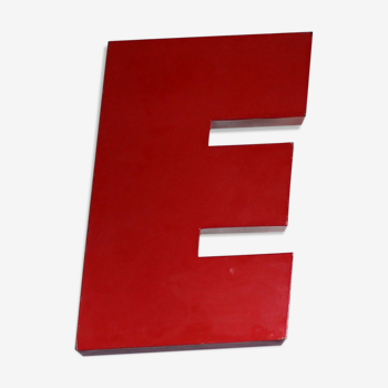 Lettre d'enseigne E vintage en métal rouge