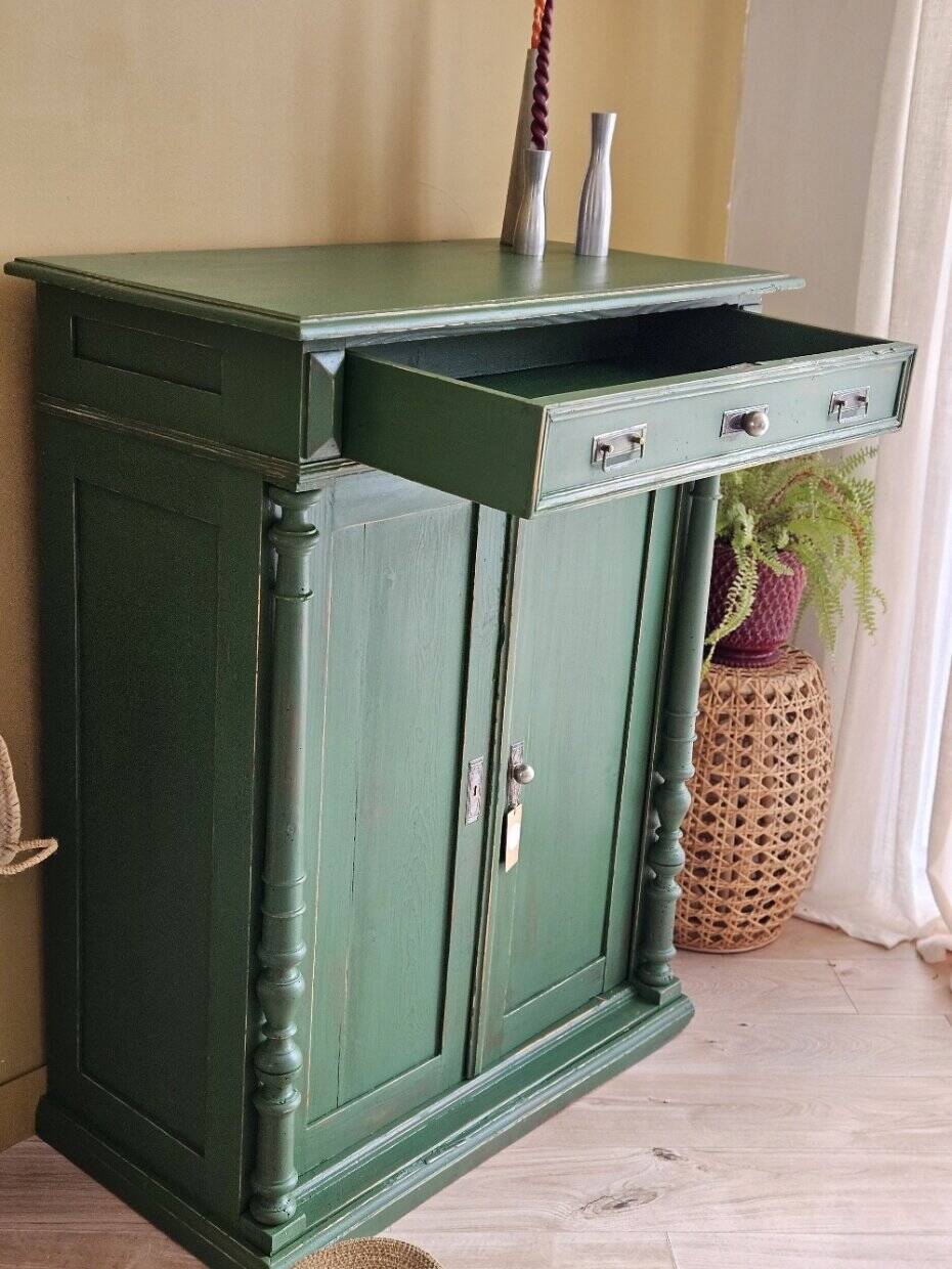 Antique cabinet in fir with green patina Metsä | Hector