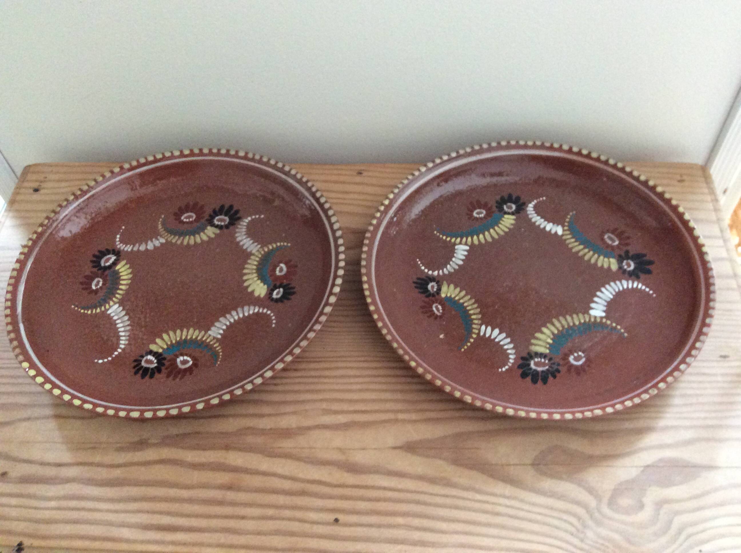 Flat terracotta plates