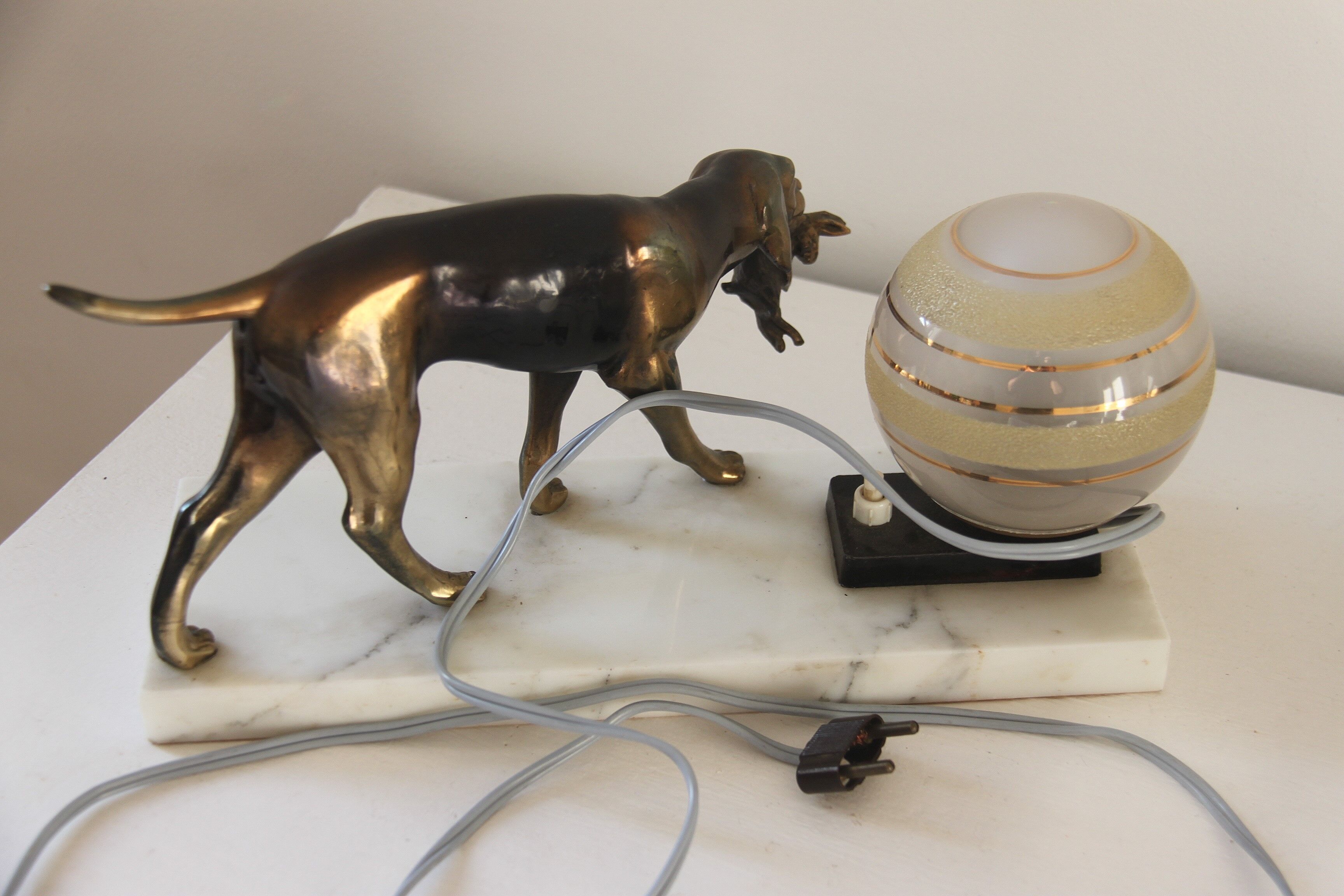 Veilleuse de style Art Déco chien au lièvre