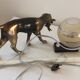 Veilleuse de style Art Déco chien au lièvre