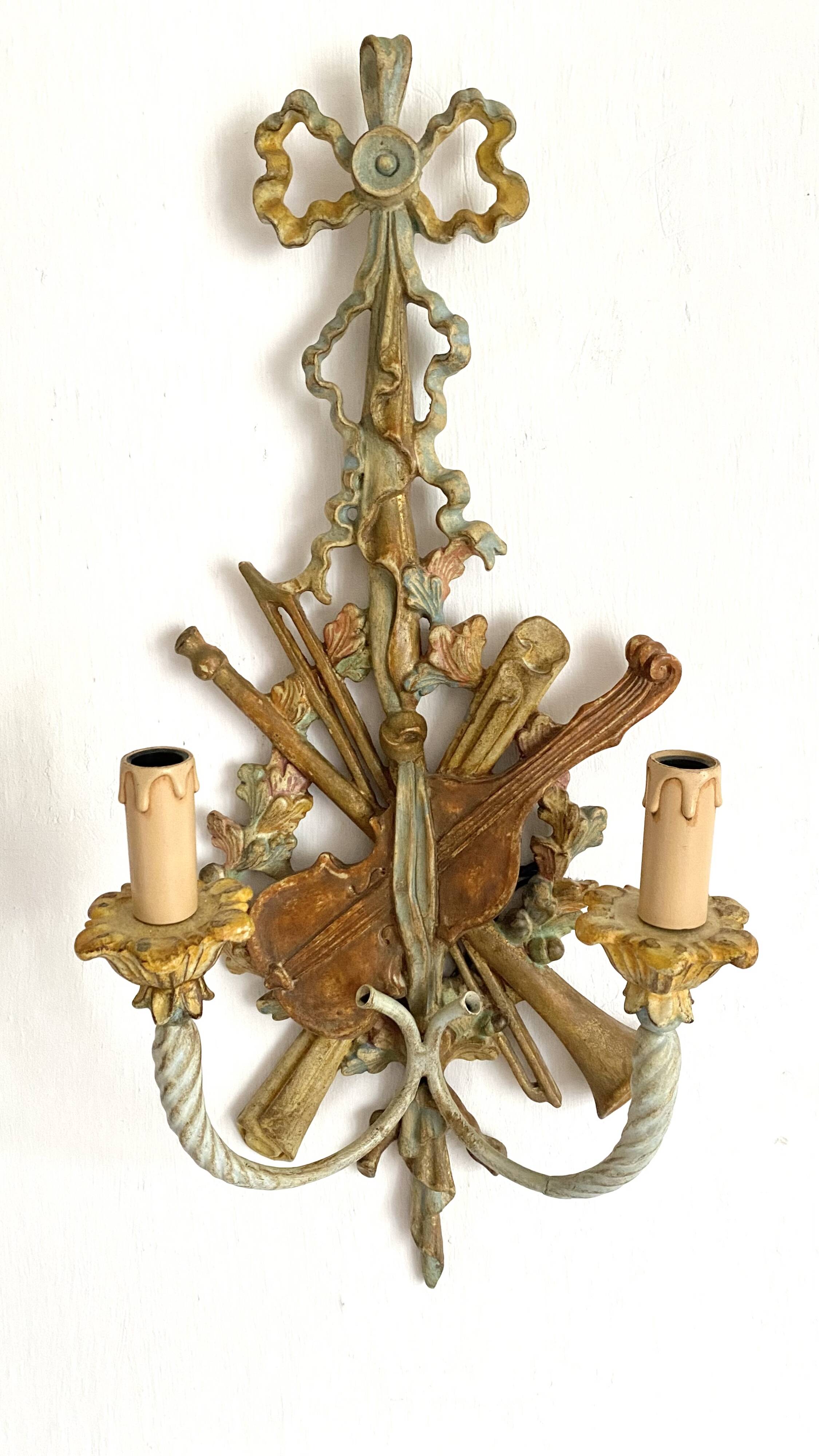 Applique style Louis XVI , instruments de musique,63 cm
