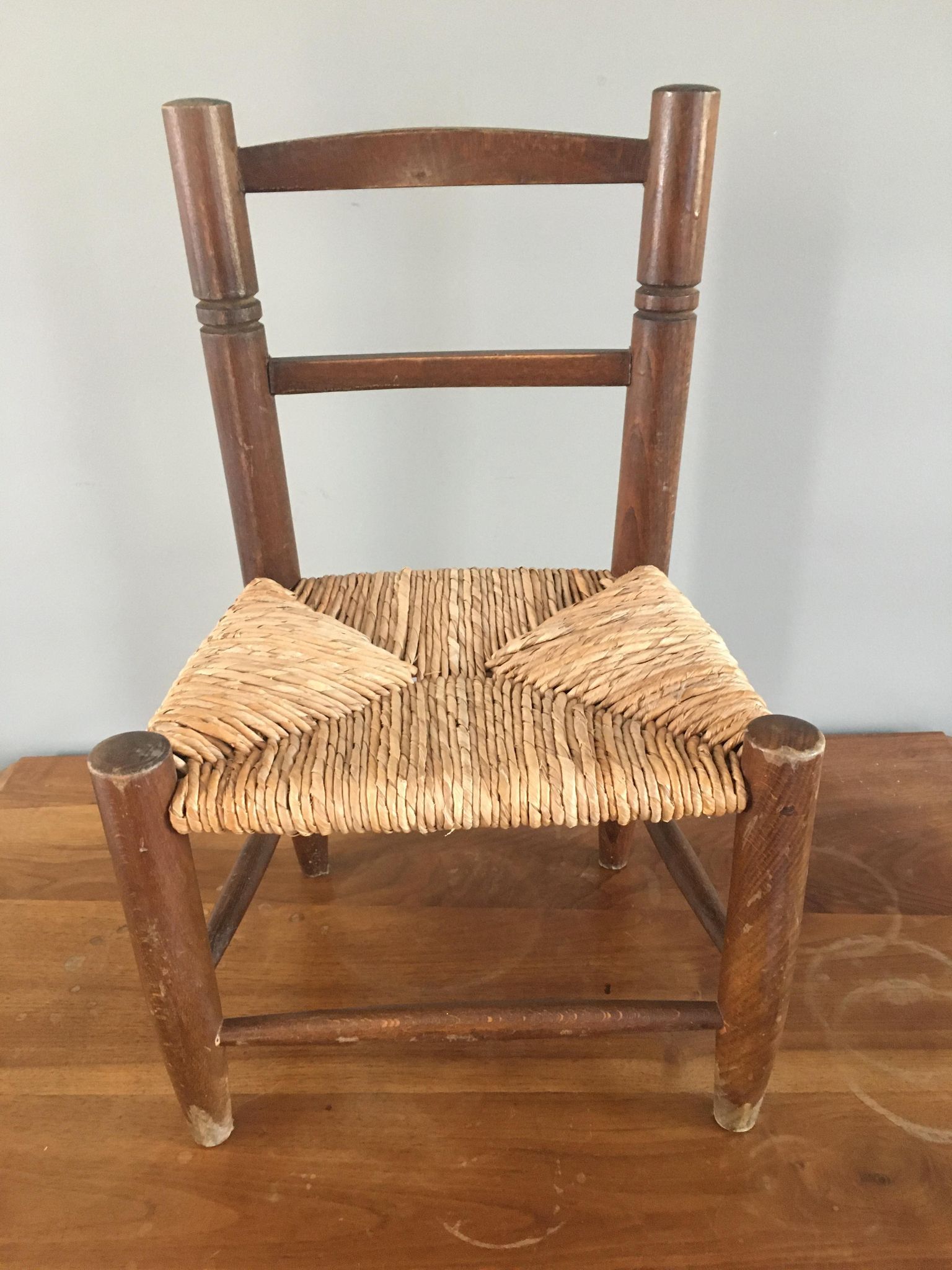 Chaise bois et paille vintage pour enfant