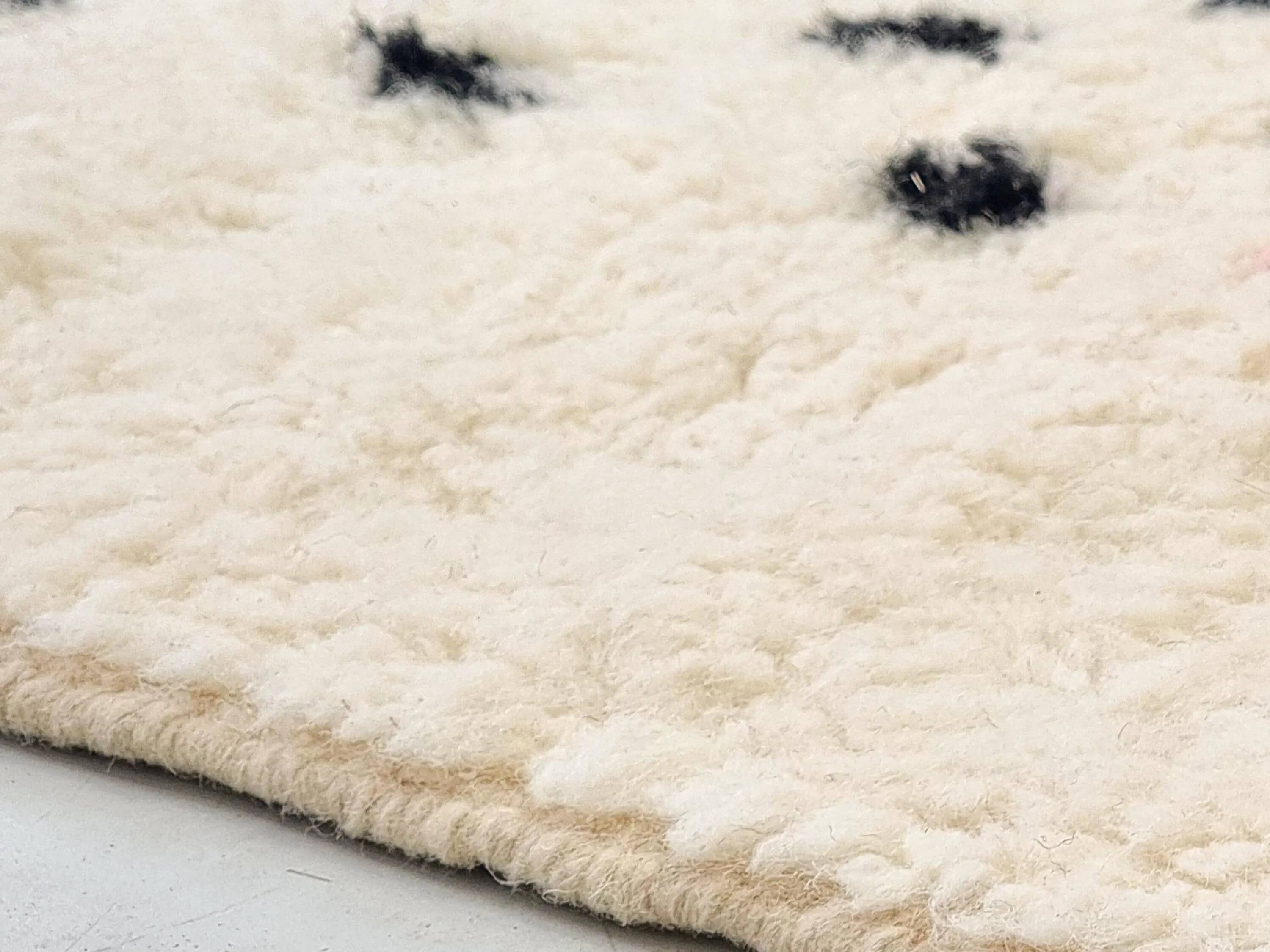 Handmade traditional carpet 250cm x 150cm Moroccan