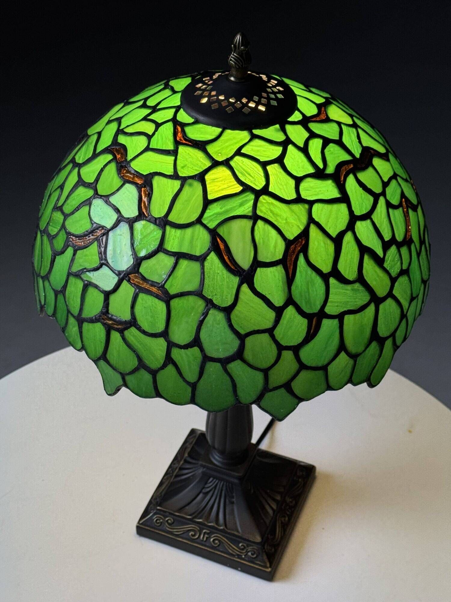 Tiffany style table lamp green