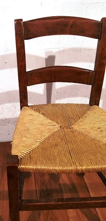 Vintage children's chair in wood and straw