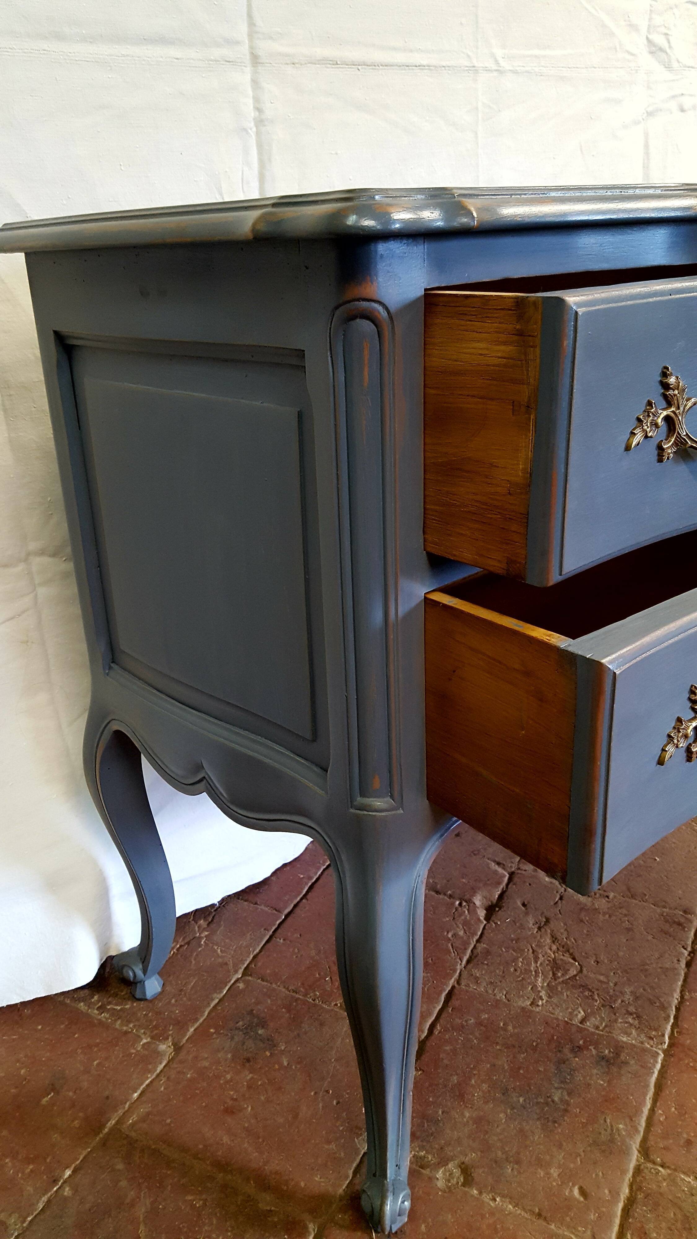 LOUIS XV-style jumping dresser