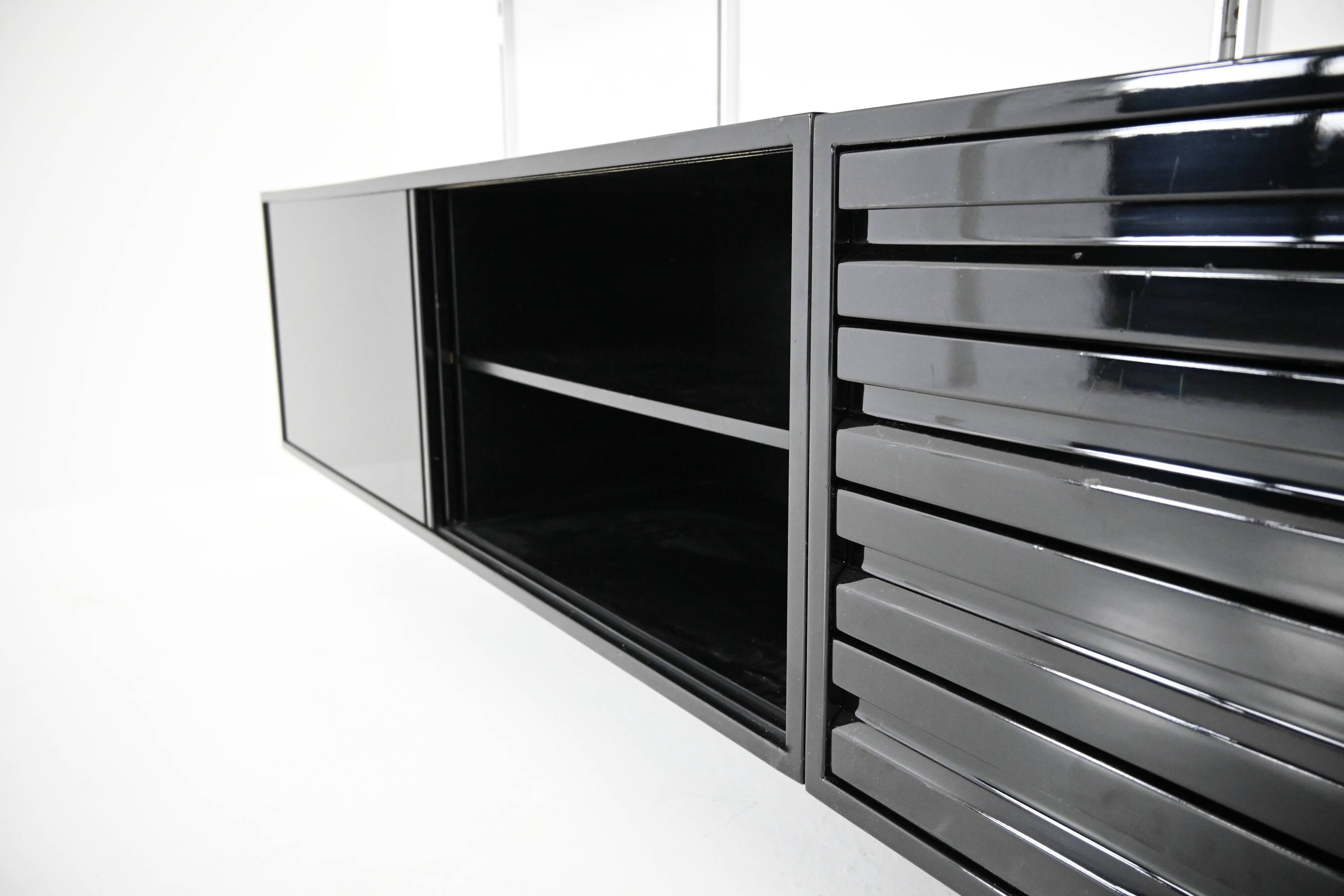 E22 bookcase by Osvaldo Borsani for Tecno, 1950s