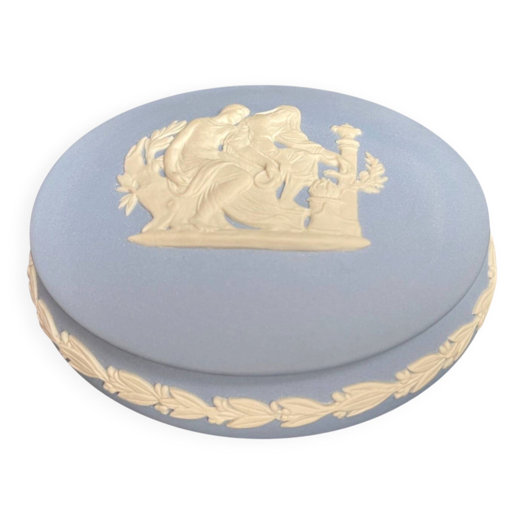 Wedgwood, blue jasper bonbonnière with antique decoration from the 20th century.