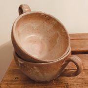 Duo de tasses anciennes en grès