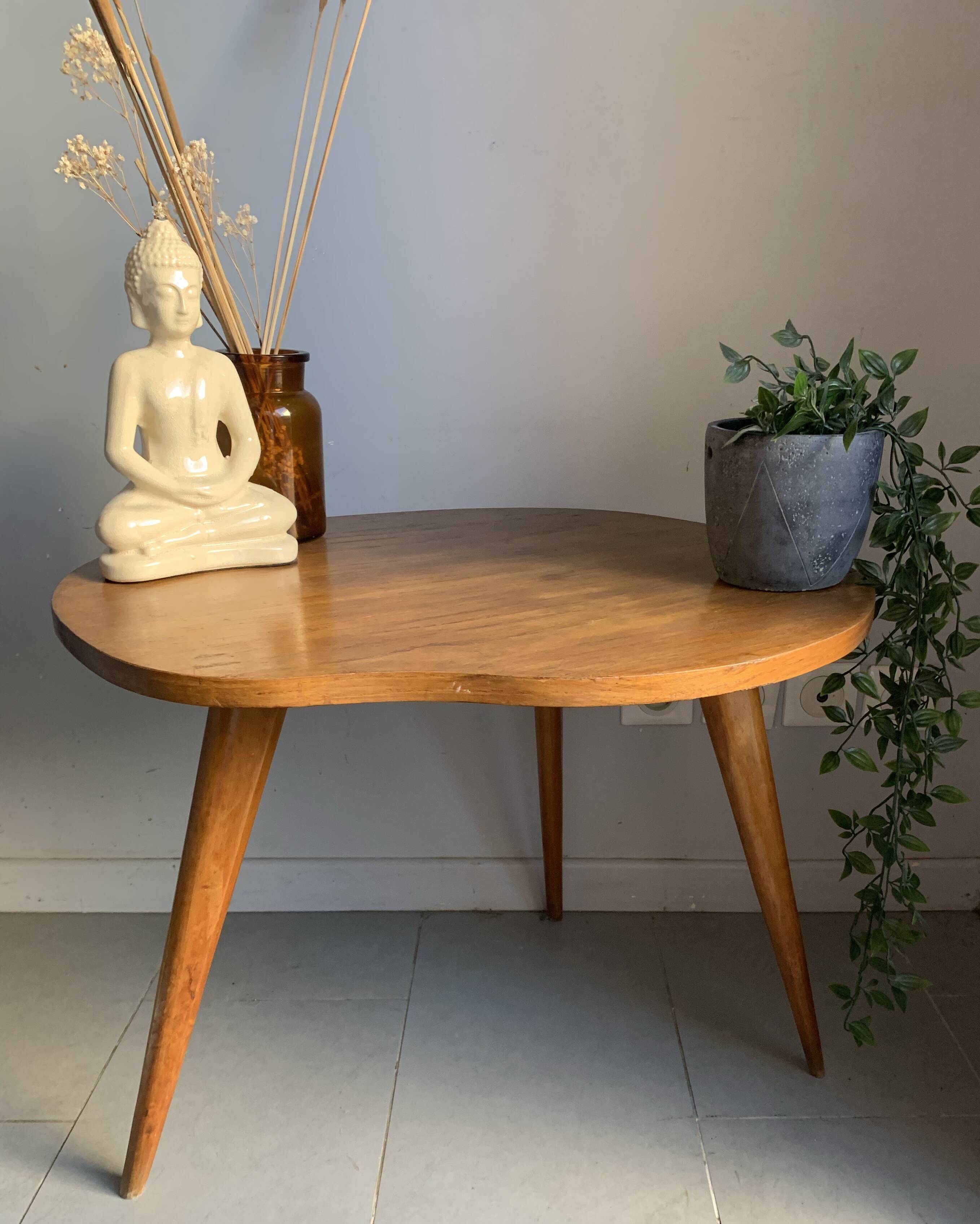 Table basse haricot tripode en chêne, années 50