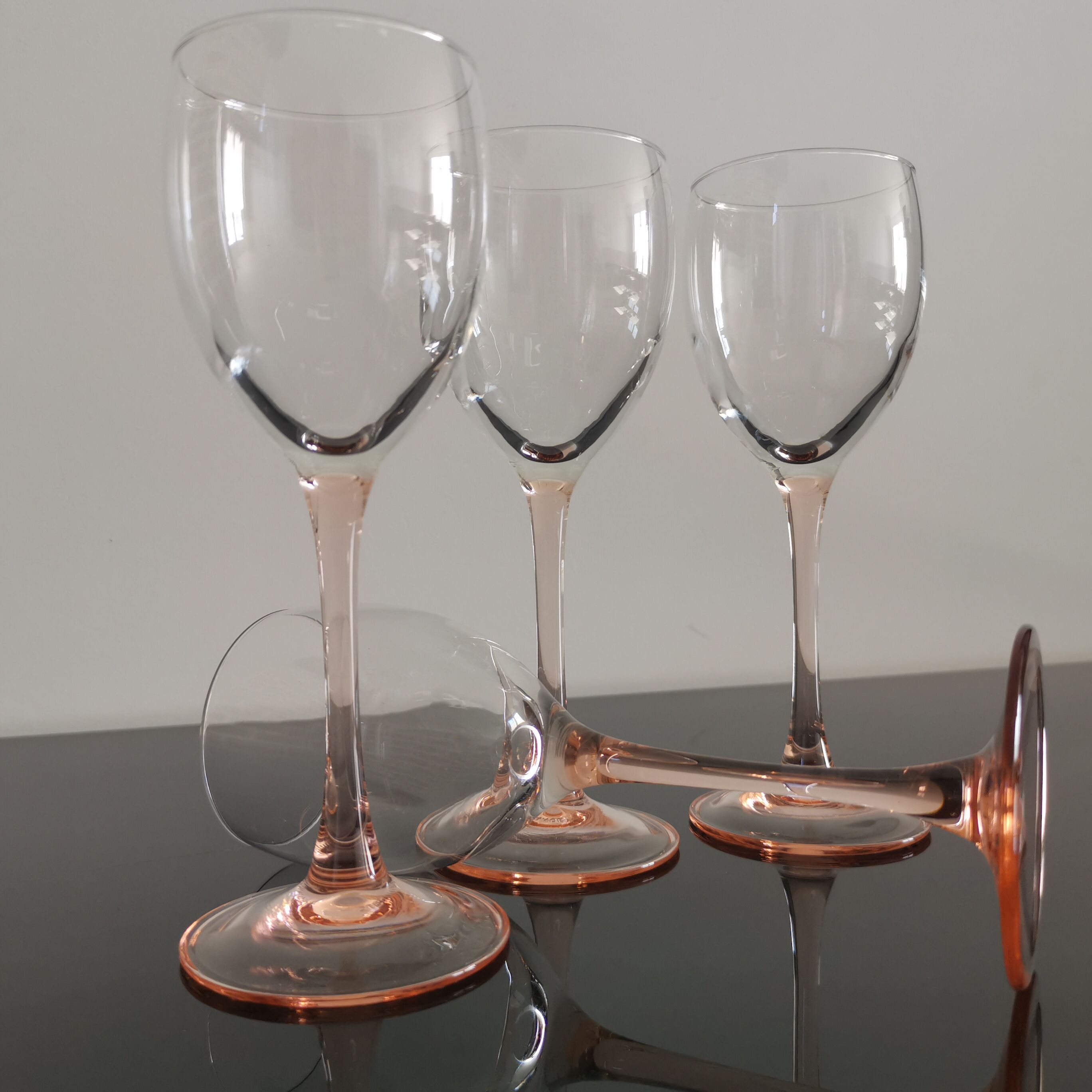 White wine glasses Luminarc pink feet