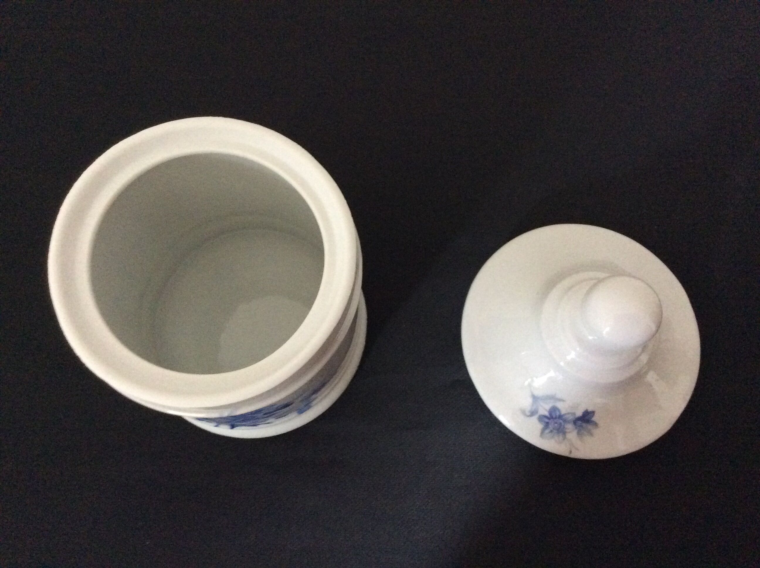 Pot with porcelain lid of the Lys Royal Limoges