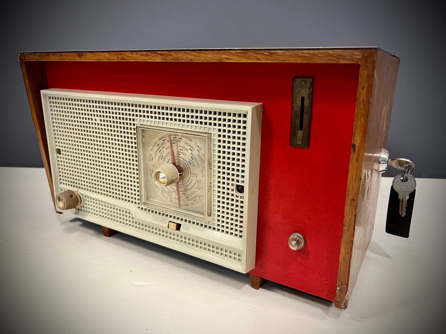 Old motel lamp radio