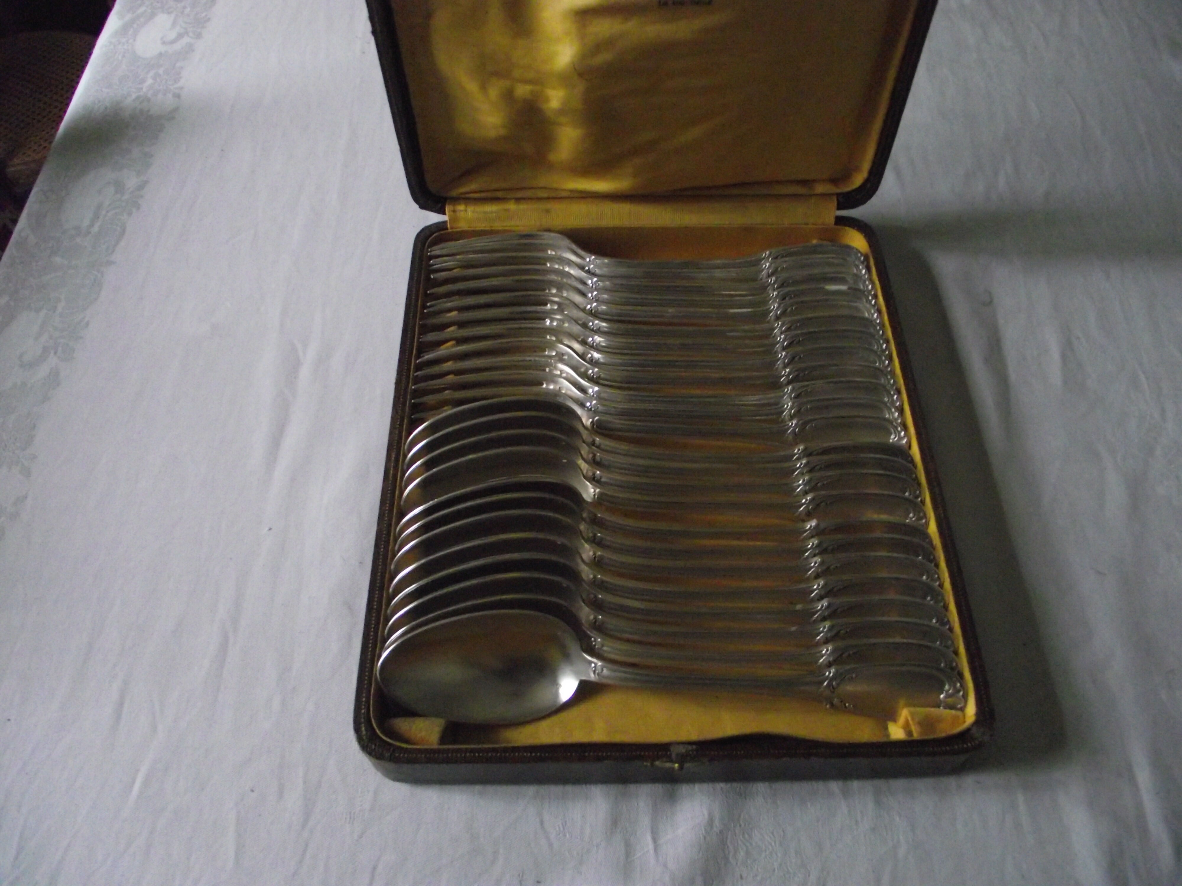 Menagère 24 pieces silver metal Louis XV style.