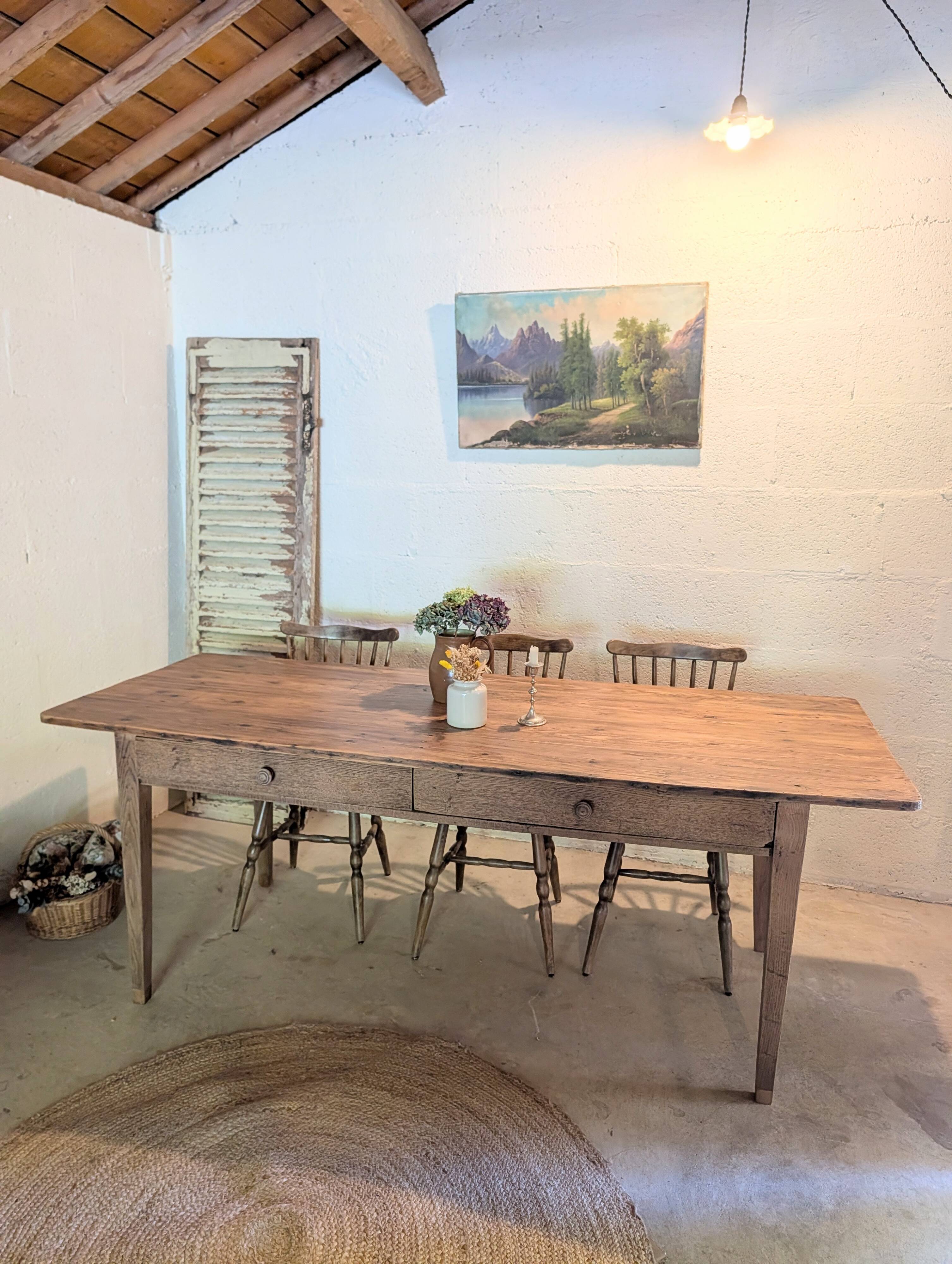 Ancienne table de ferme rénovée