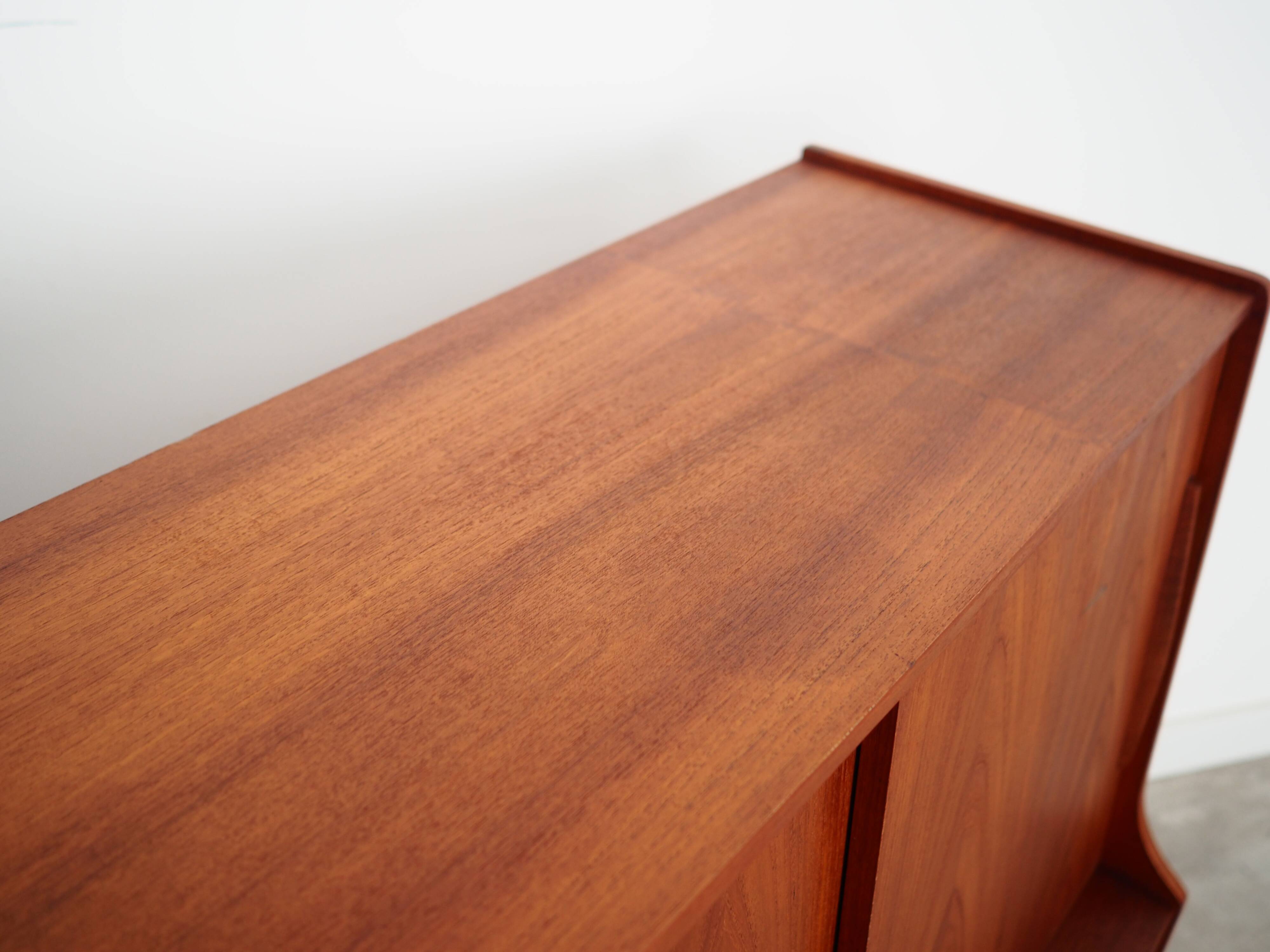 Buffet haut en teck, design danois, années 1960, production : Danemark