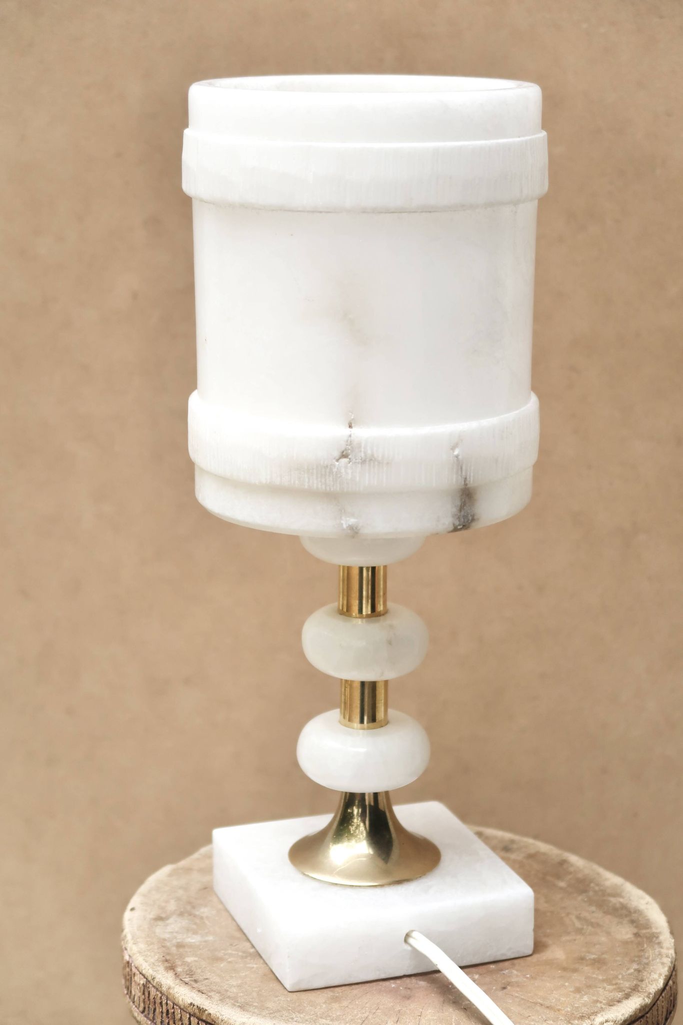 Lampe Italienne blanche en albâtre et laiton, années 60