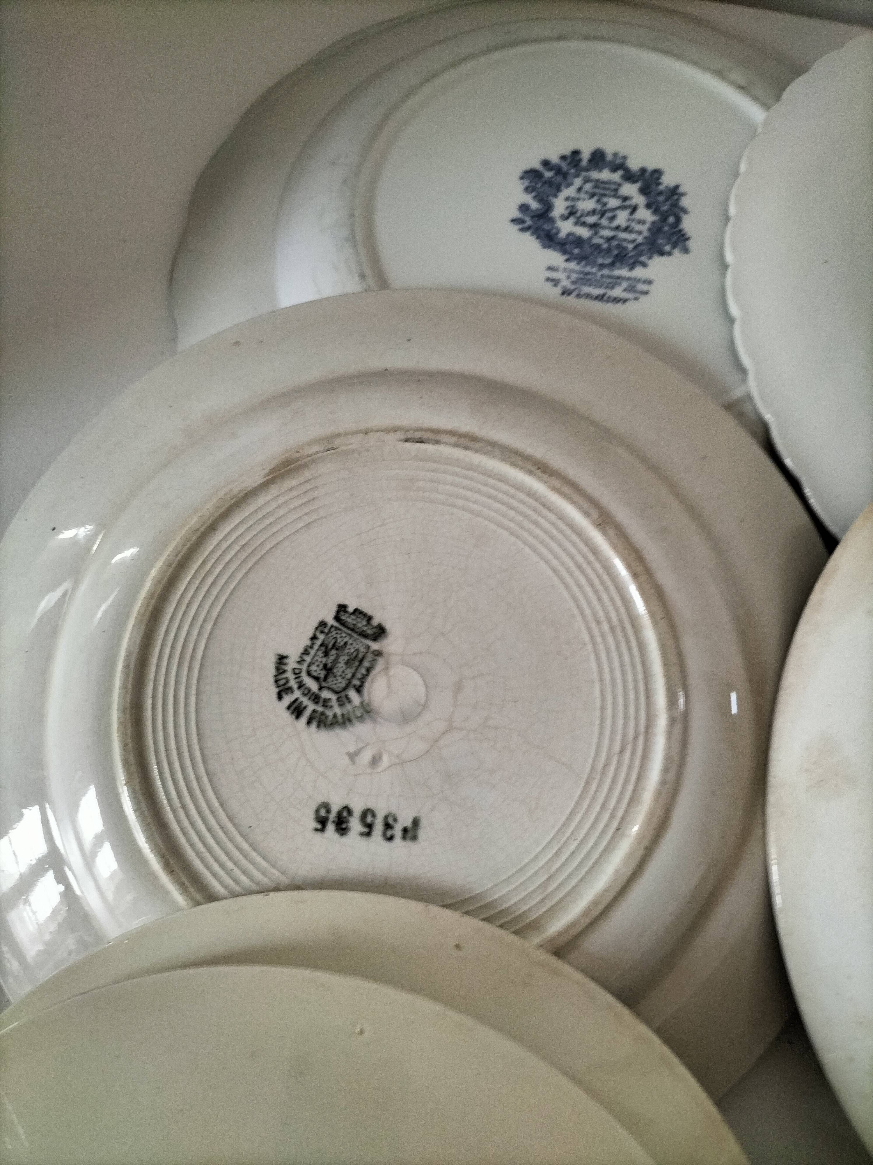 Set of 12 ironstone plates – Deep blue & red