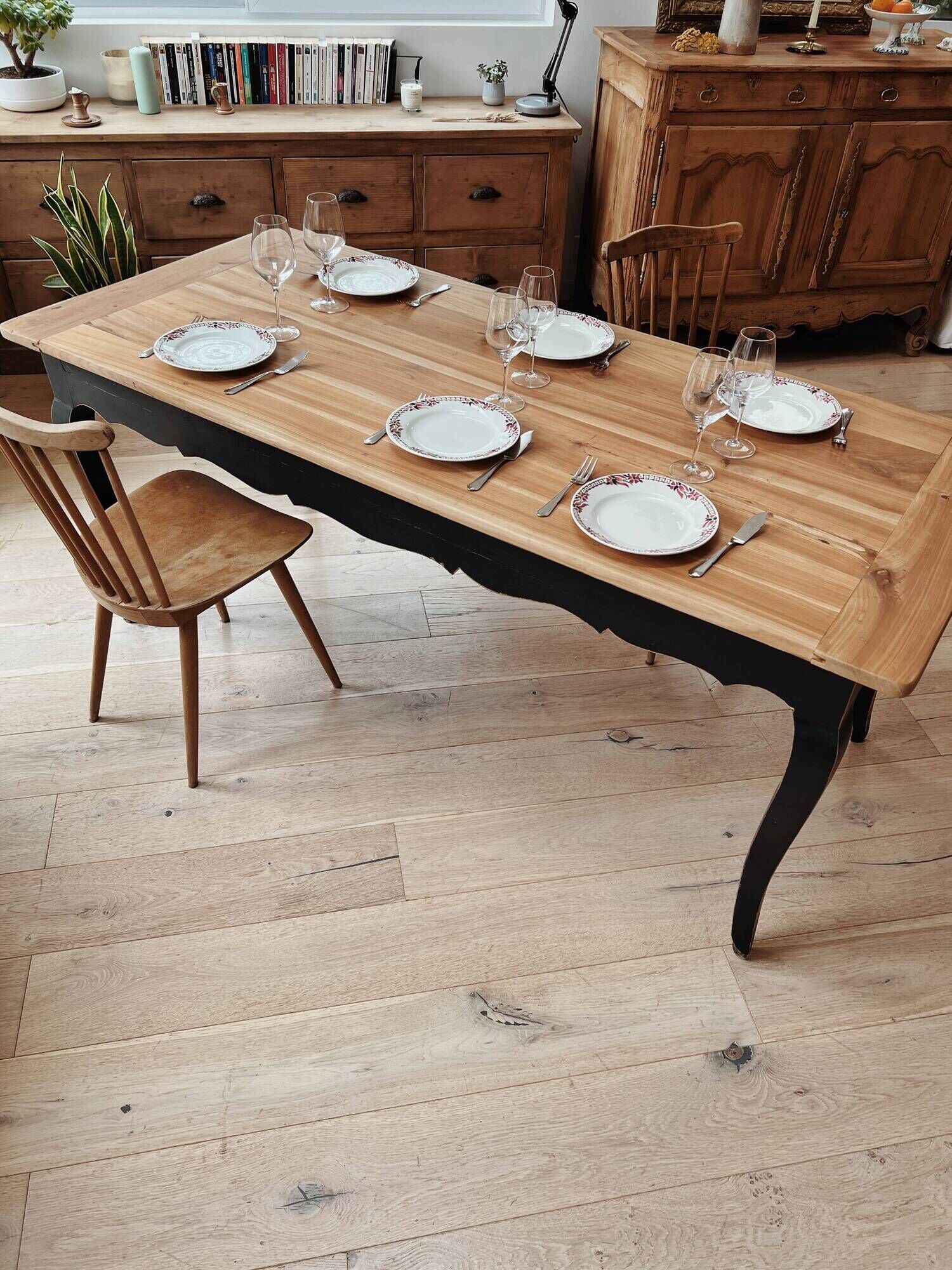 Antique Louis XV table from the 19th century – seats 8-10 people.