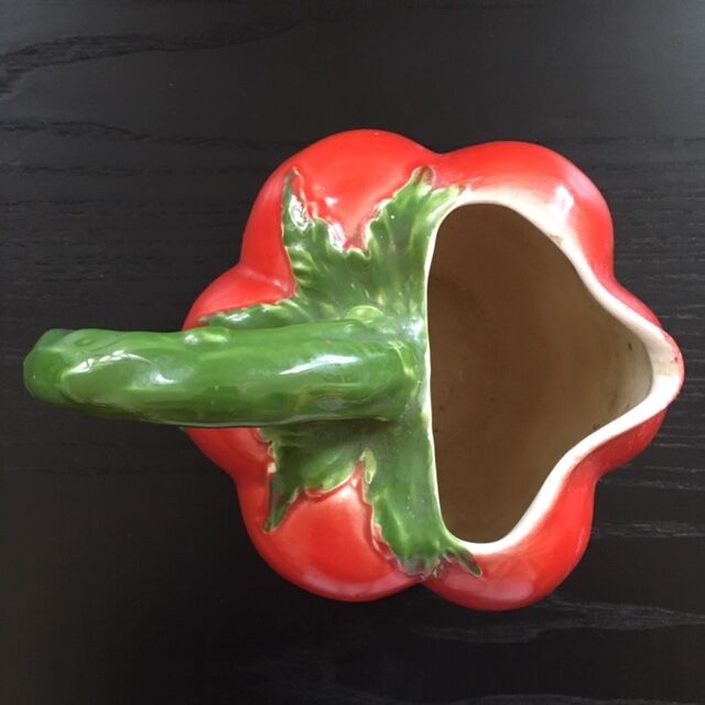 Tomato pitcher in dabbling