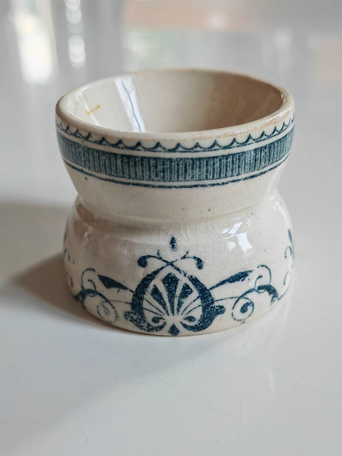 Iron earth egg cup