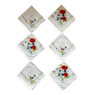 Monogrammed napkins with country pattern