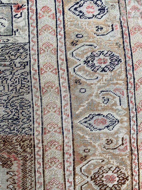 Ancient Turkish prayer rug ghyordes 122x145 cm