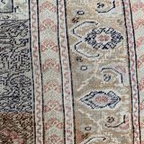 Tapis ancien de prière turc ghyordes 122x145 cm