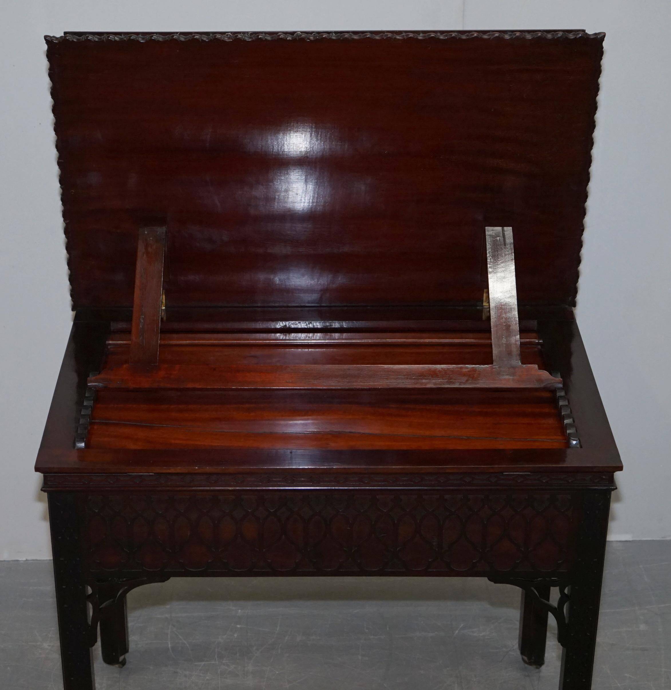 Bureau de travail d'architecte en bois dur George III Thomas Chippendale