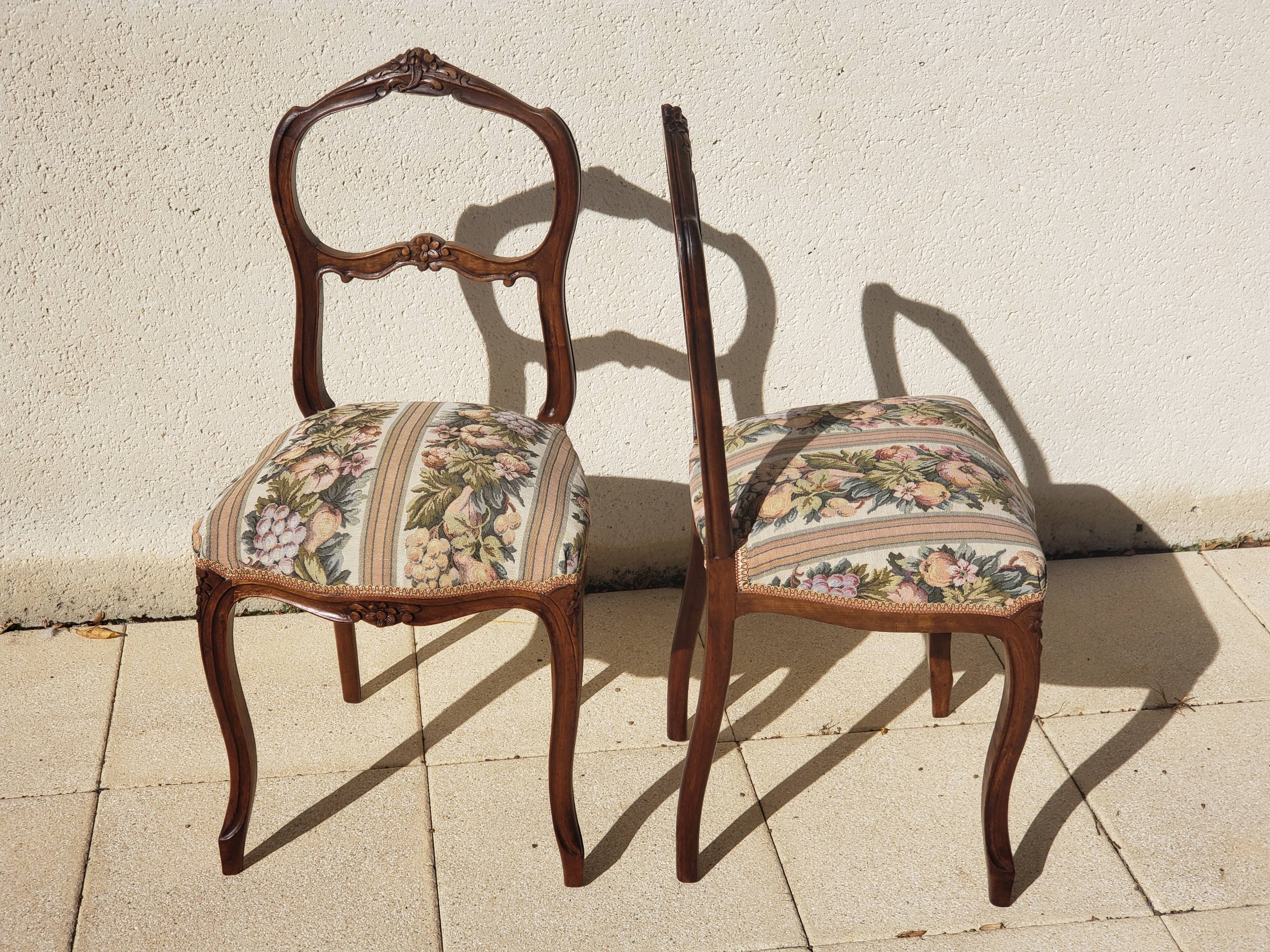 2 Chaises anciennes style Louis XV en noyer