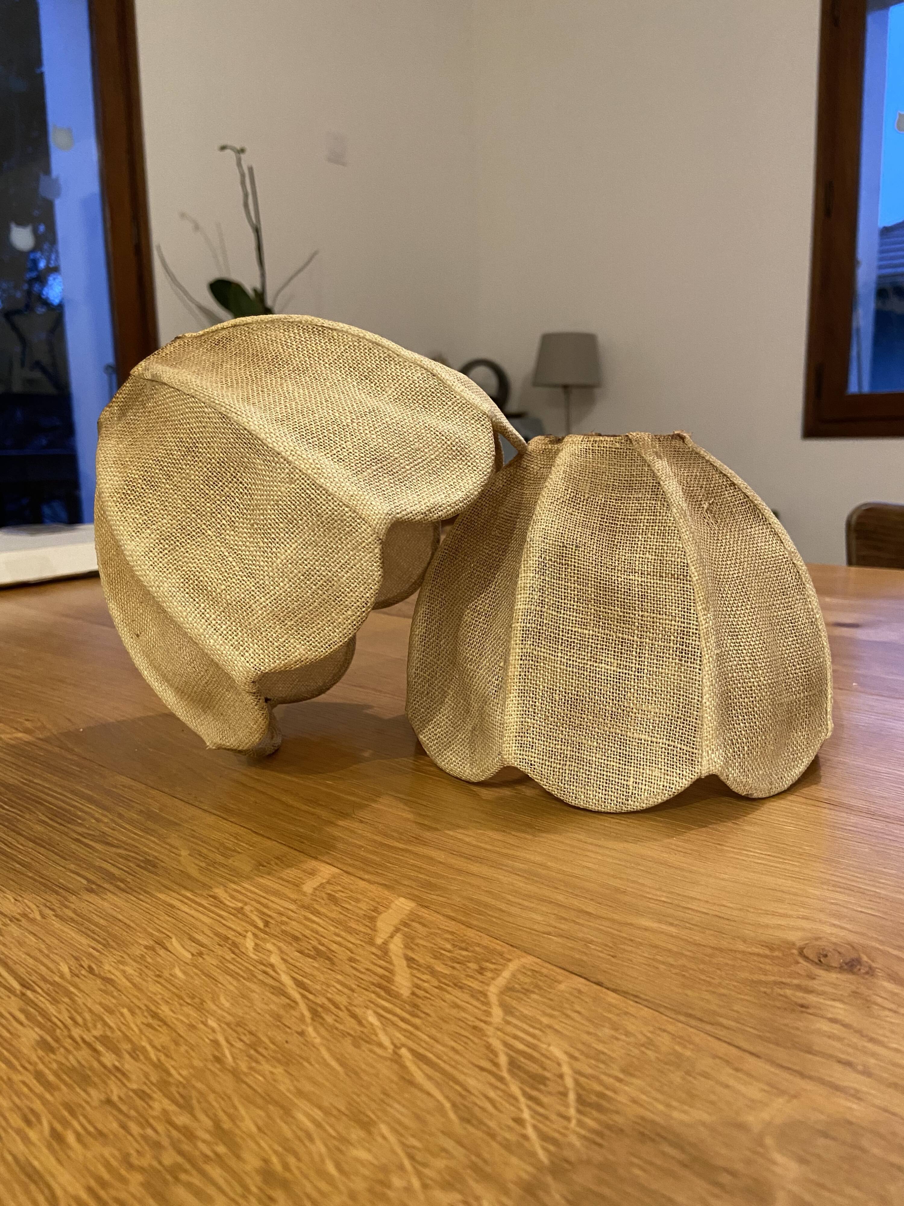 Lot de deux abats jour en jute forme fleur
