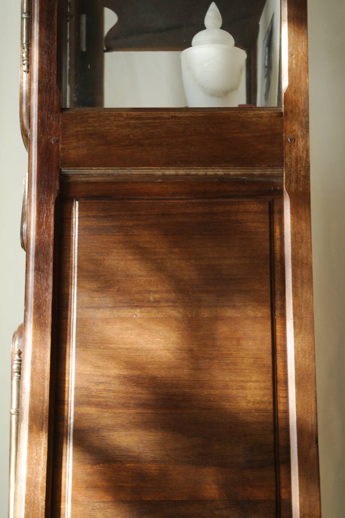 Curved display cabinet in solid walnut, mid-20th century.